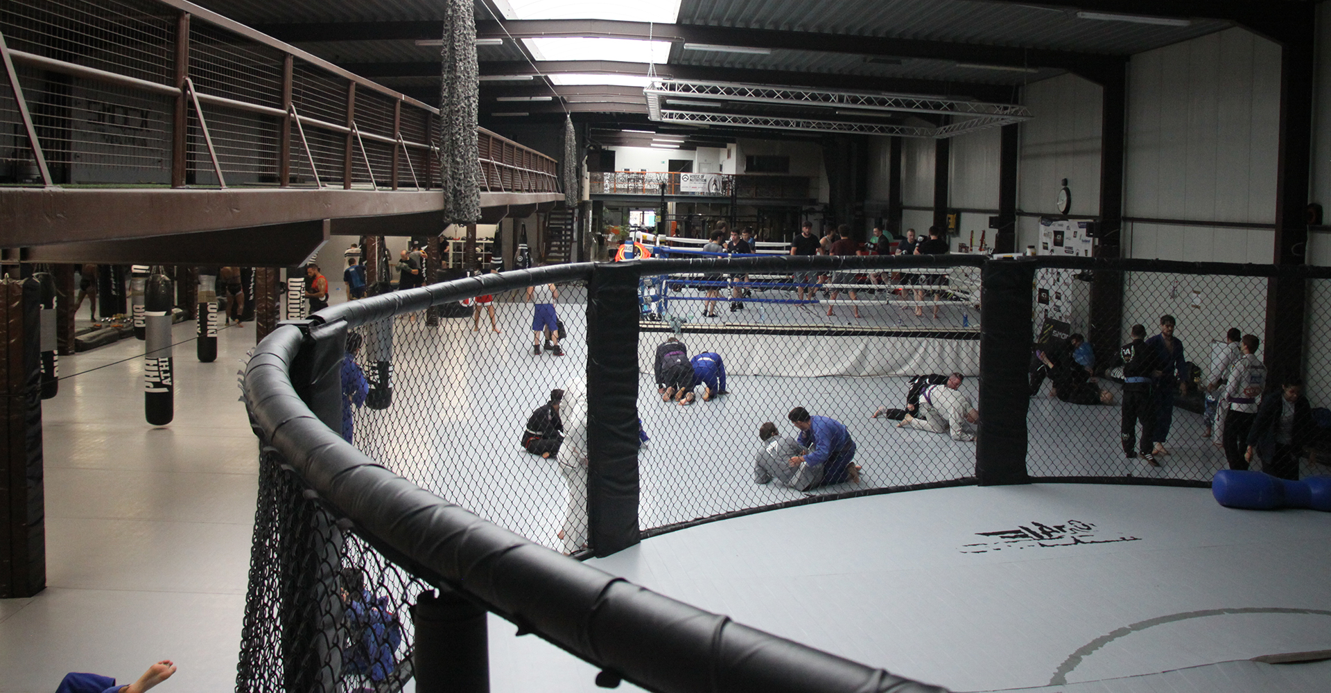 cours de Cross training · Muaythaï · Jiu Jitsu · Salle de Boxe · Judo · Zumba · Fitness · Capoeira · arts martiaux pour enfants à Bruxelles